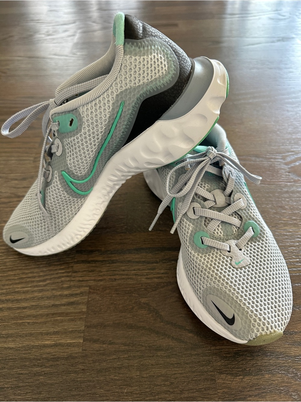 Nike Renew Women’s Light Gray Mesh Running Sneakers with Mint Accents 7.5